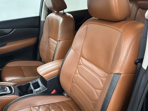 Used 2017 Nissan Rogue SL w/ SL Premium Package image 13