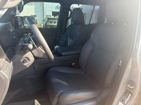 Used 2024 Lexus GX 550 w/ Accessory Package (Z1) AWD/4WD image 15