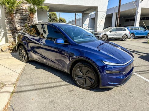 Used 2026 Tesla Model Y Long Range image 2