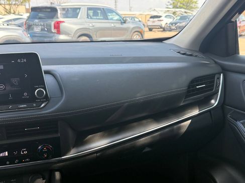 Used 2025 Nissan Rogue SV FWD image 32