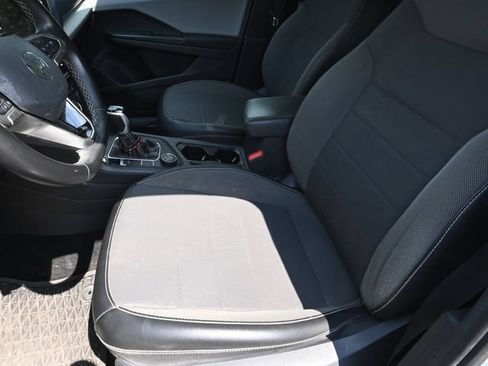 Used 2022 Volkswagen Taos SE AWD/4WD image 5