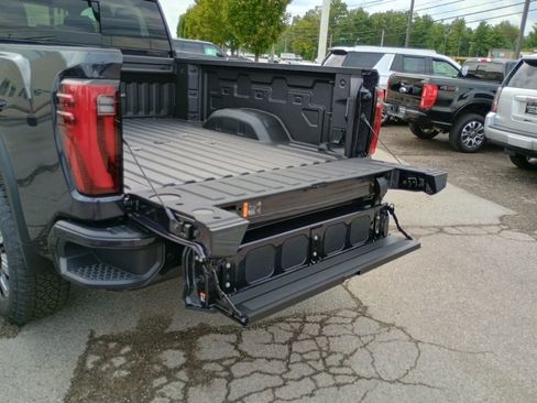 New 2026 GMC Sierra 3500 Denali w/ Denali Reserve Package AWD/4WD image 13
