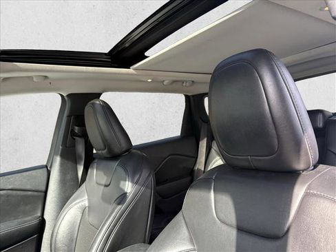 Used 2020 Jeep Cherokee Latitude Plus image 8