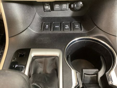 Used 2019 Toyota Highlander XLE AWD/4WD image 29