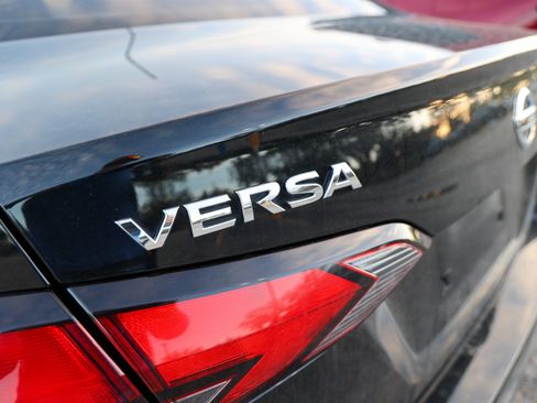 Used 2020 Nissan Versa S image 11