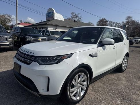 Used 2017 Land Rover Discovery HSE image 3