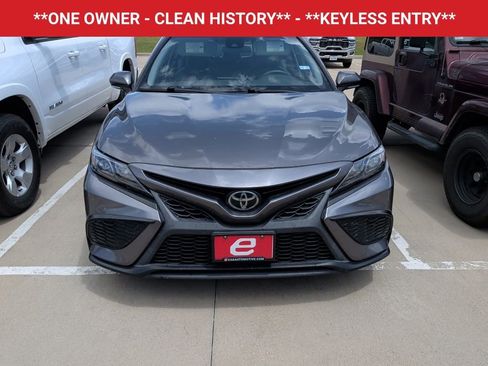 Used 2022 Toyota Camry SE FWD image 2