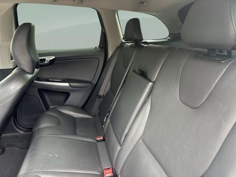 Used 2016 Volvo XC60 T6 Platinum w/ Climate Package image 18