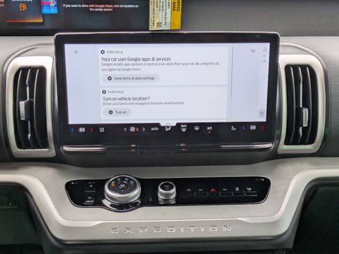 New 2025 Ford Expedition Active image 17