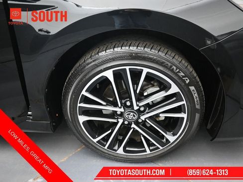 Used 2025 Toyota Camry XLE image 34