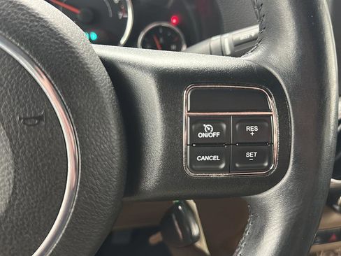 Used 2013 Jeep Wrangler Unlimited Sahara AWD/4WD image 20