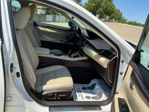 Used 2016 Lexus ES 350 w/ Luxury Package w/Wood Trim FWD image 36
