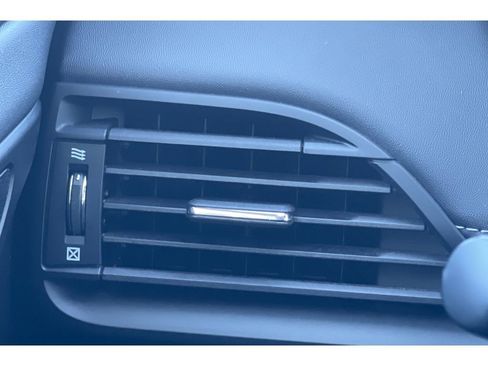 Used 2025 Subaru Outback Premium image 28