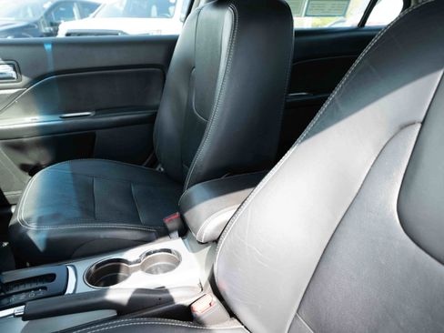 Used 2010 Ford Fusion SEL image 10