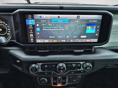 Certified 2025 Jeep Gladiator Sport AWD/4WD image 13