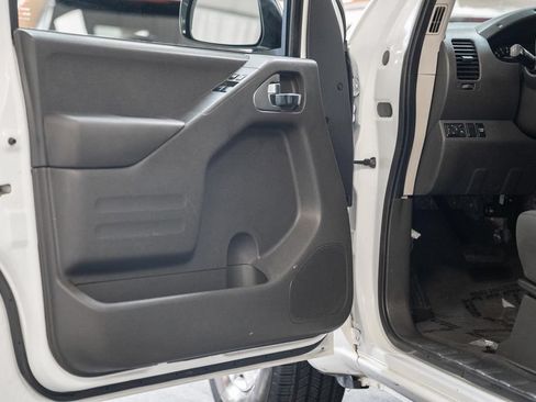 Used 2021 Nissan Frontier SV RWD image 34