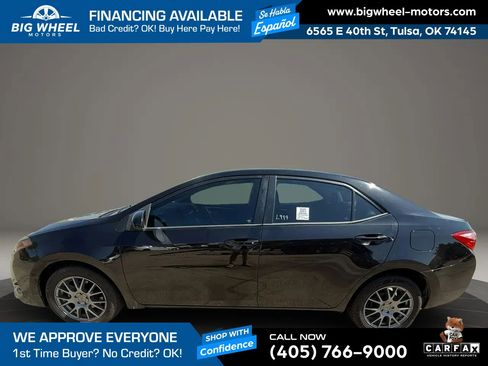 Used 2017 Toyota Corolla LE FWD image 2