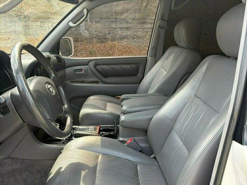 Used 2001 Toyota Land Cruiser w/ Convenience Pkg AWD/4WD image 27