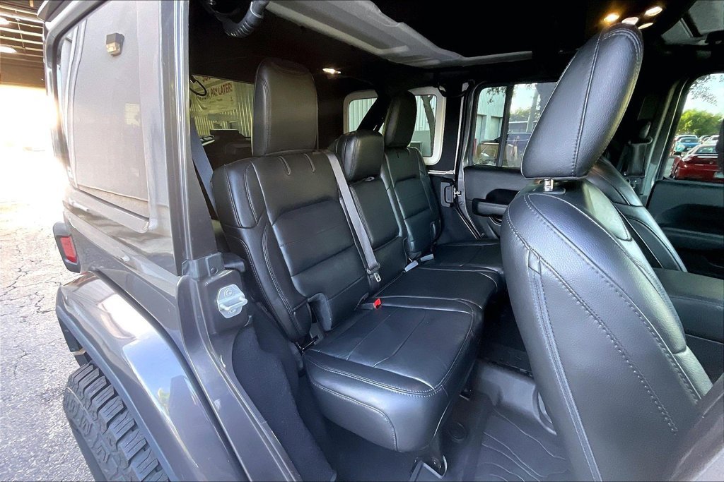 Used 2019 Jeep Wrangler Unlimited Sahara AWD/4WD image 15