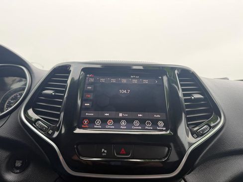 Used 2019 Jeep Cherokee Limited image 12