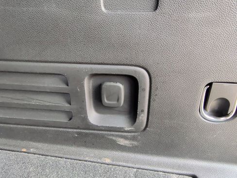 Used 2022 Chevrolet Traverse RS image 45