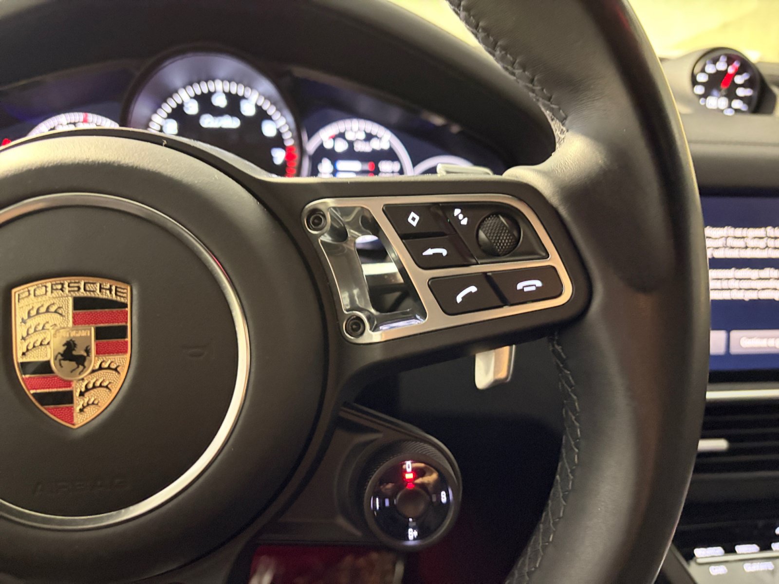 Certified 2023 Porsche Cayenne Turbo AWD/4WD image 38