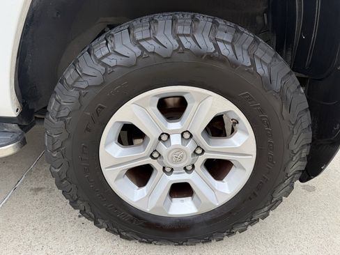 Used 2018 Toyota 4Runner SR5 Premium image 7