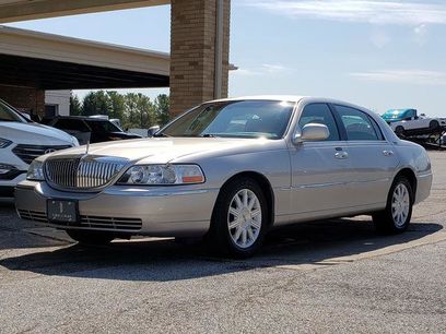 Used 2010 Lincoln Town Car Signature Limited