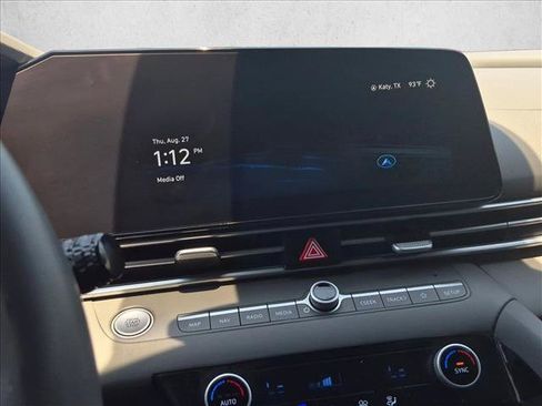 Used 2025 Hyundai Elantra SEL FWD image 11
