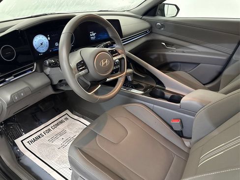 Used 2025 Hyundai Elantra SEL FWD image 25