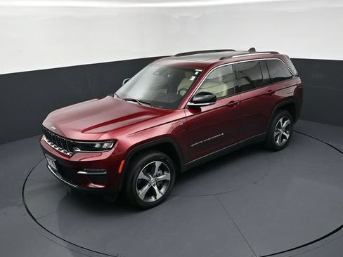 Used 2024 Jeep Grand Cherokee Limited 4xe w/ Luxury Tech Group II AWD/4WD image 14