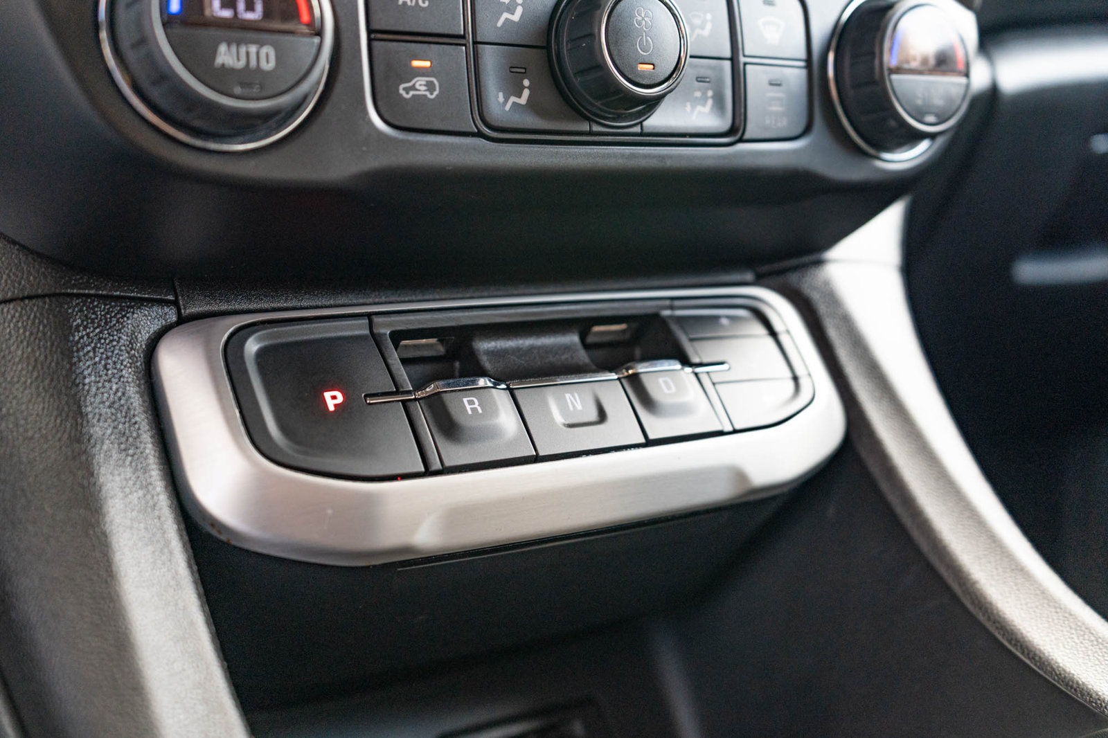 Used 2023 GMC Acadia SLT FWD image 24