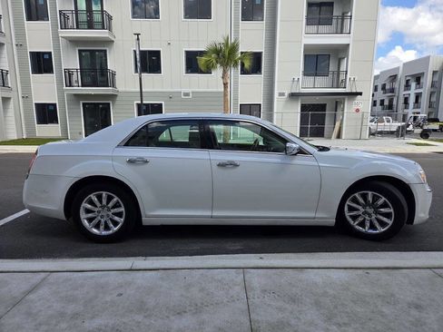Used 2012 Chrysler 300 C image 5