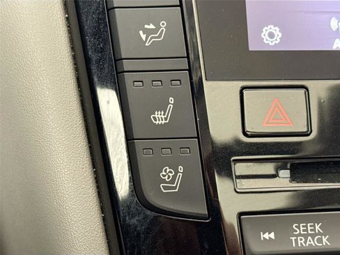 Used 2023 INFINITI QX50 Sensory image 8