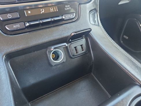 Used 2020 Chevrolet Suburban LT image 31