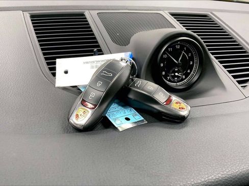 Certified 2024 Porsche Macan image 21