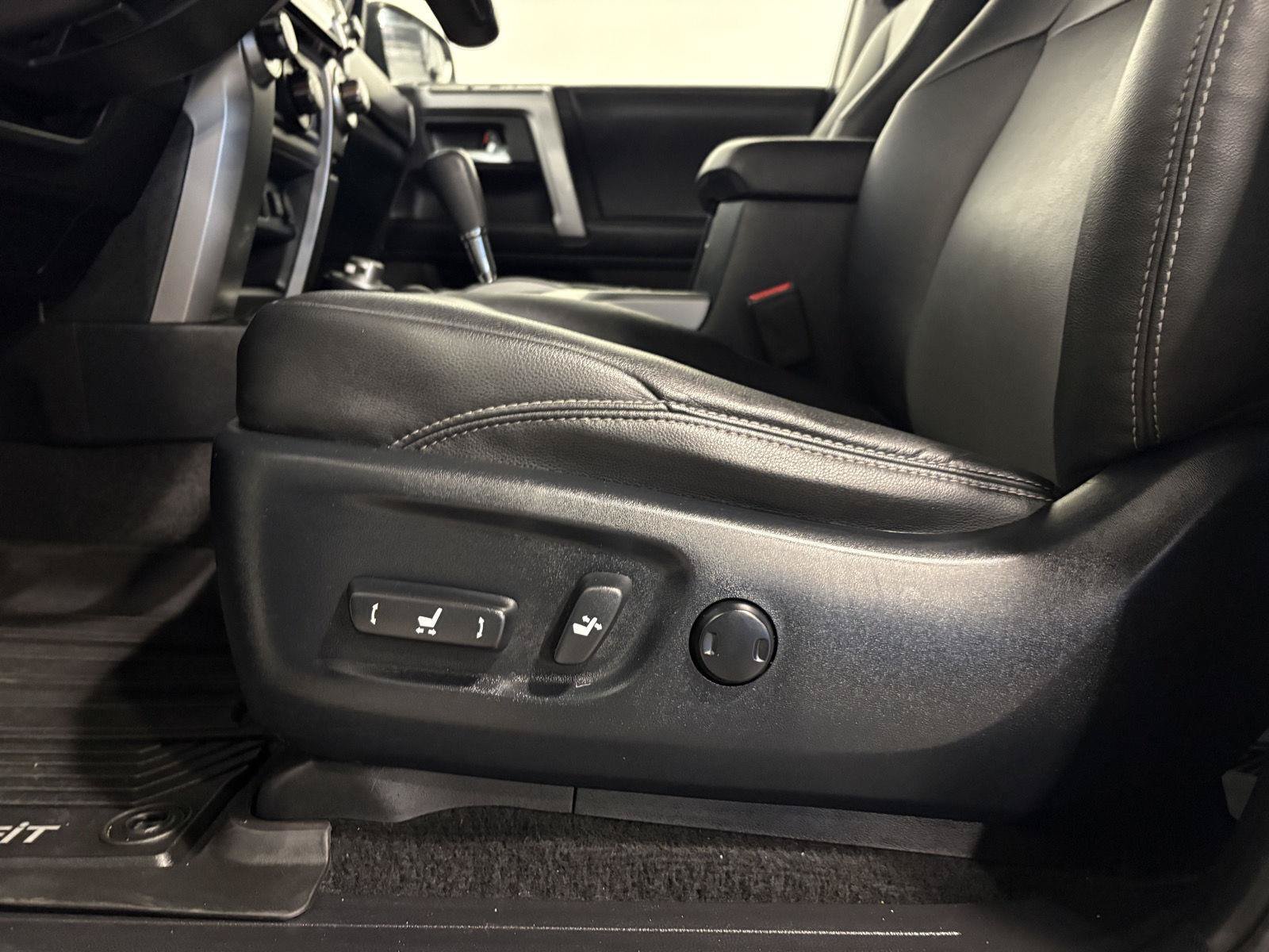 Used 2021 Toyota 4Runner SR5 Premium AWD/4WD image 18