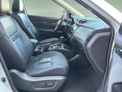 Used 2019 Nissan Rogue SL w/ Premium Package image 11