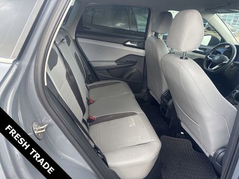 Used 2022 Volkswagen Taos SE w/ Driver Assistance Package image 6