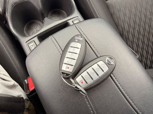 Used 2020 Nissan Rogue SV AWD/4WD image 23