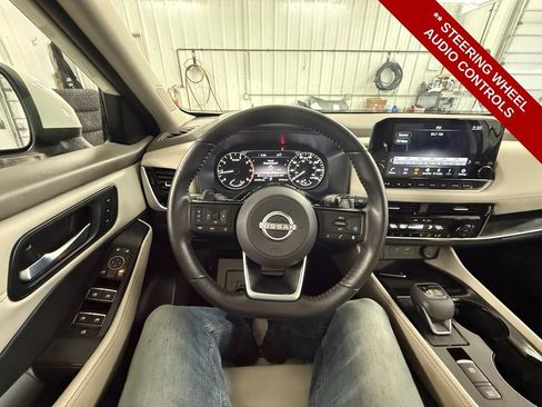 Used 2023 Nissan Rogue SL w/ SL Premium Package image 15