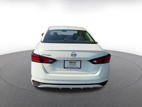 Used 2025 Nissan Altima 2.5 SV FWD image 12