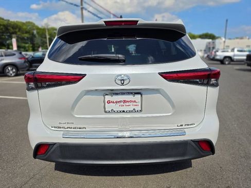 Used 2023 Toyota Highlander LE AWD/4WD image 6
