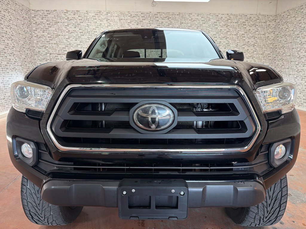 Used 2021 Toyota Tacoma SR5 w/ SR5 Appearance Package (SM) RWD image 2