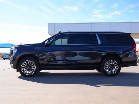 Used 2023 GMC Yukon XL Denali Ultimate image 7