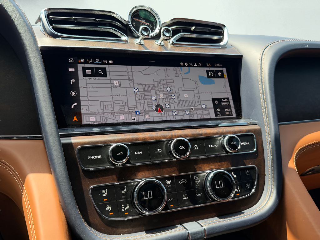 Used 2023 Bentley Bentayga AWD/4WD image 78