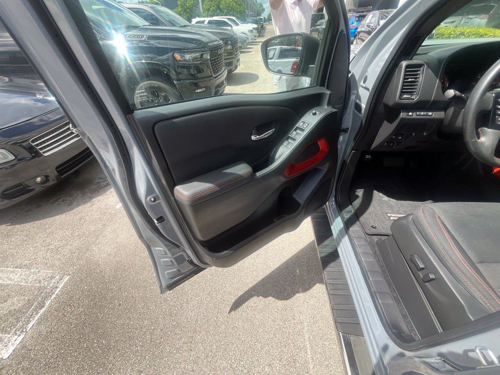 Used 2024 Nissan Frontier PRO-4X w/ Off-Road Protection Package AWD/4WD image 6