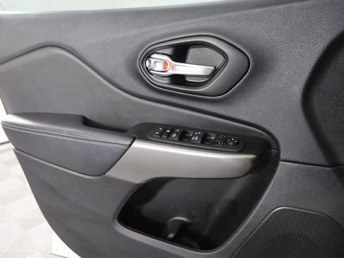 Used 2022 Jeep Cherokee Latitude Lux w/ Sun & Sound Group image 21