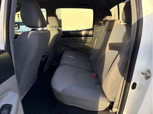 Used 2015 Toyota Tacoma PreRunner image 16