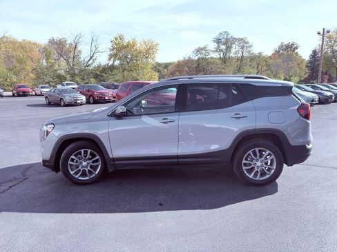 Used 2024 GMC Terrain SLT image 4